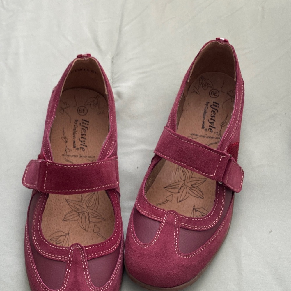 Women's Mary Jane Comfort Flats in Berry Pink